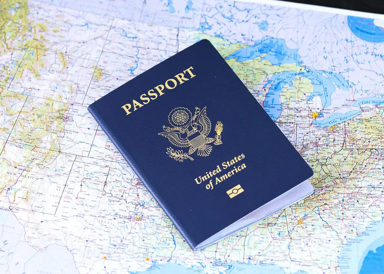 アメリカで働く上での必要な準備や資格 | ビザ取得のプロセスと注意点