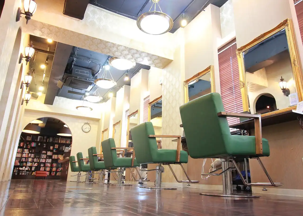 浦和周辺でオススメの美容師求人しているサロン | hair lounge KRONE （ヘアーラウンジ クローネ）